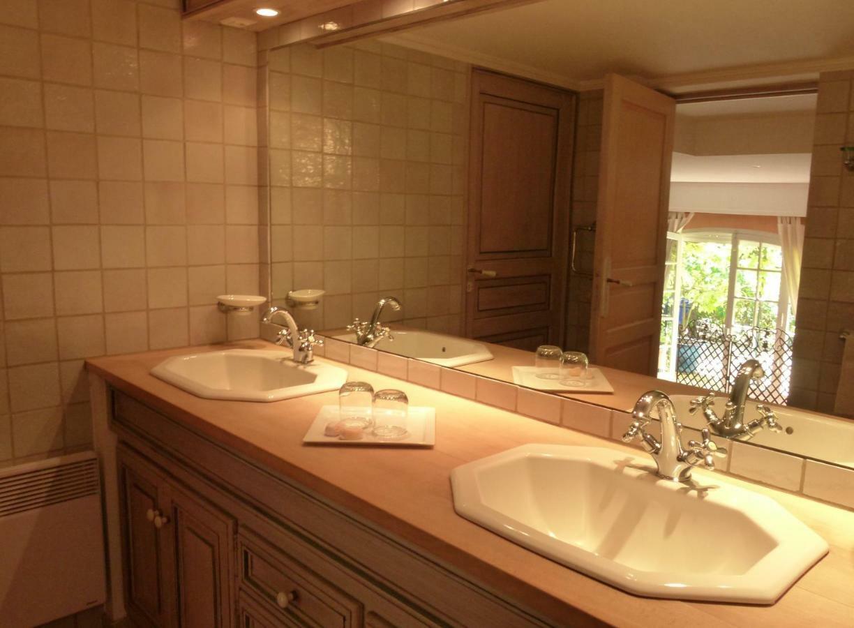 Le Bastidon Saint-Michel Bed & Breakfast Сен Максим Екстериор снимка